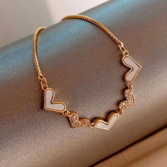 Exquisite Diamond Heart Gold Plated Bracelet - Picture 2 of 5